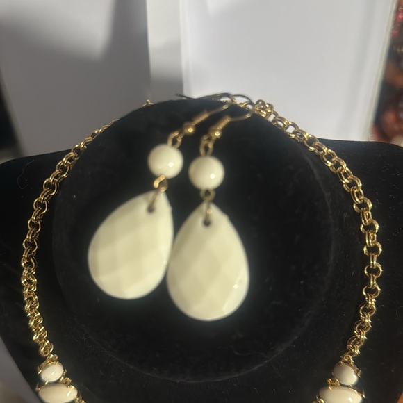 Kate Spade Necklace, Earrings, and bracelet. Beautiful. - Picture 3 of 7